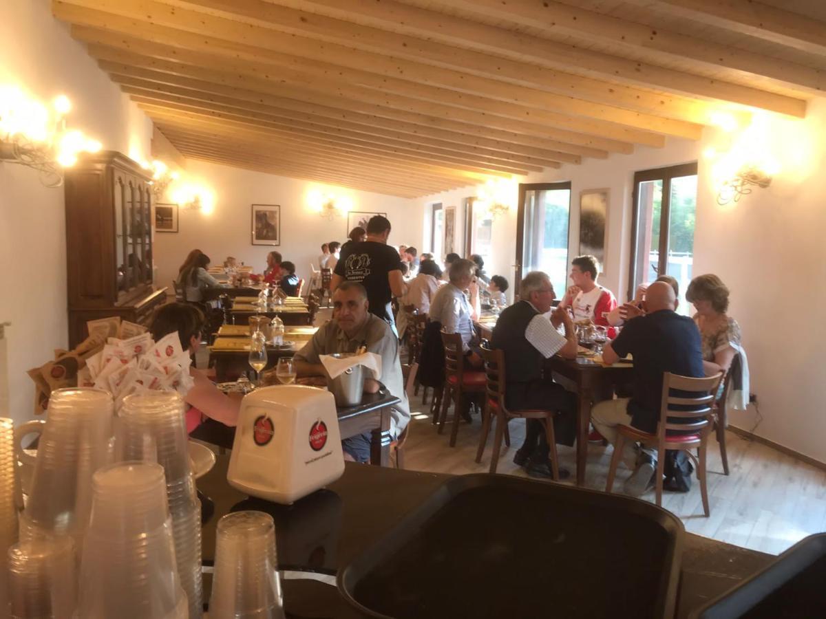 Agriturismo La Fornace Centro Ippico Como Eksteriør billede