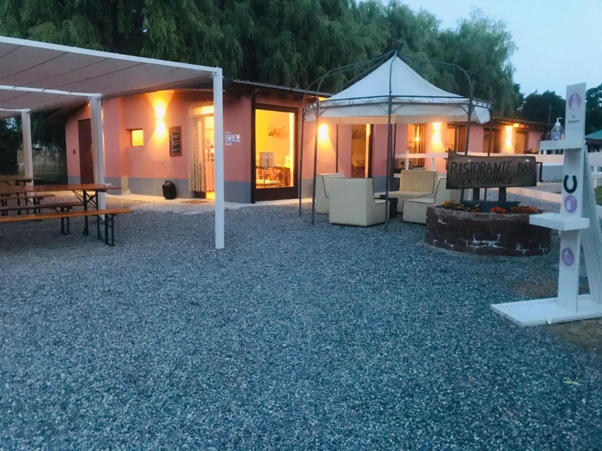 Agriturismo La Fornace Centro Ippico Como Eksteriør billede