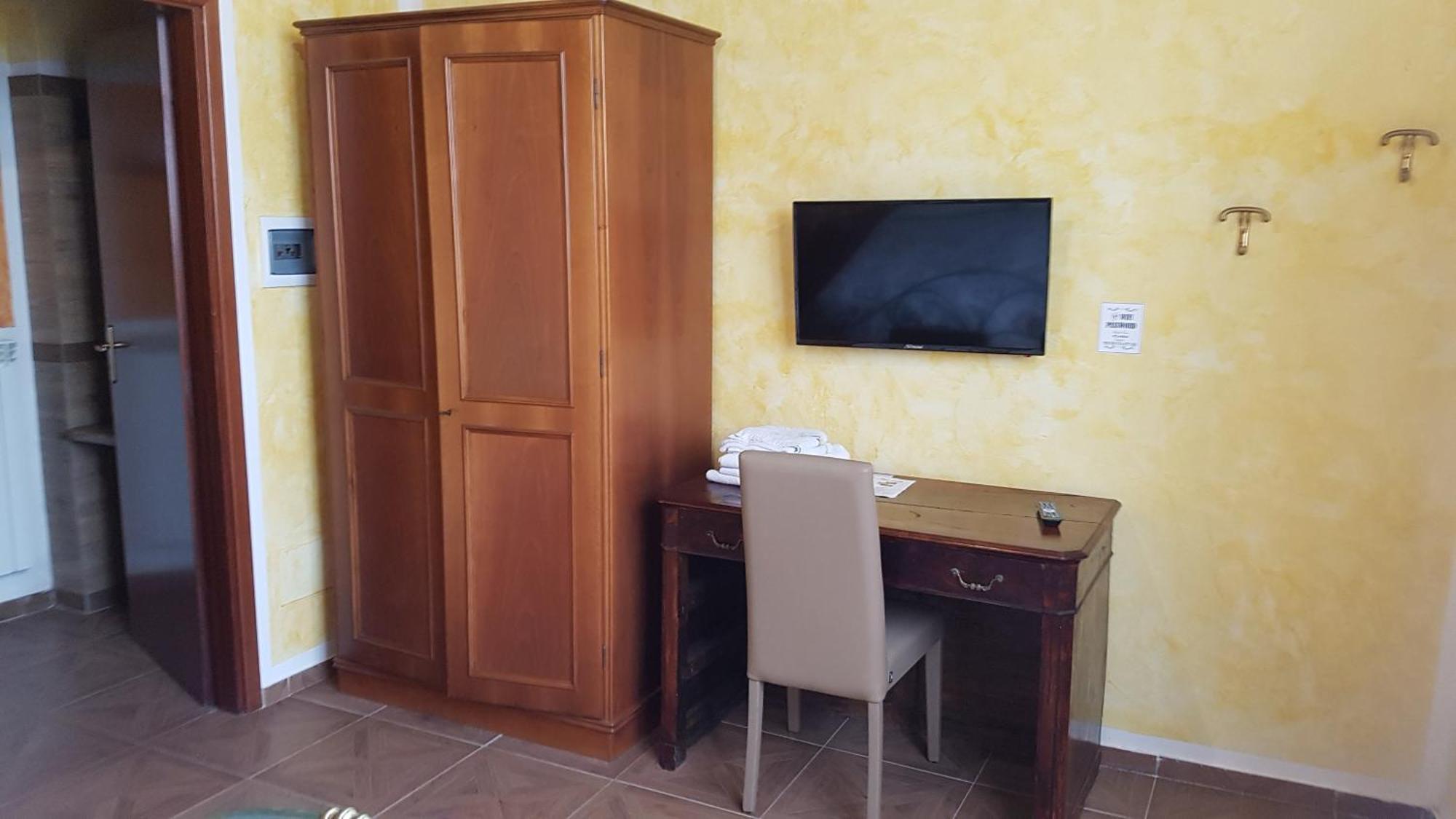 Agriturismo La Fornace Centro Ippico Como Eksteriør billede
