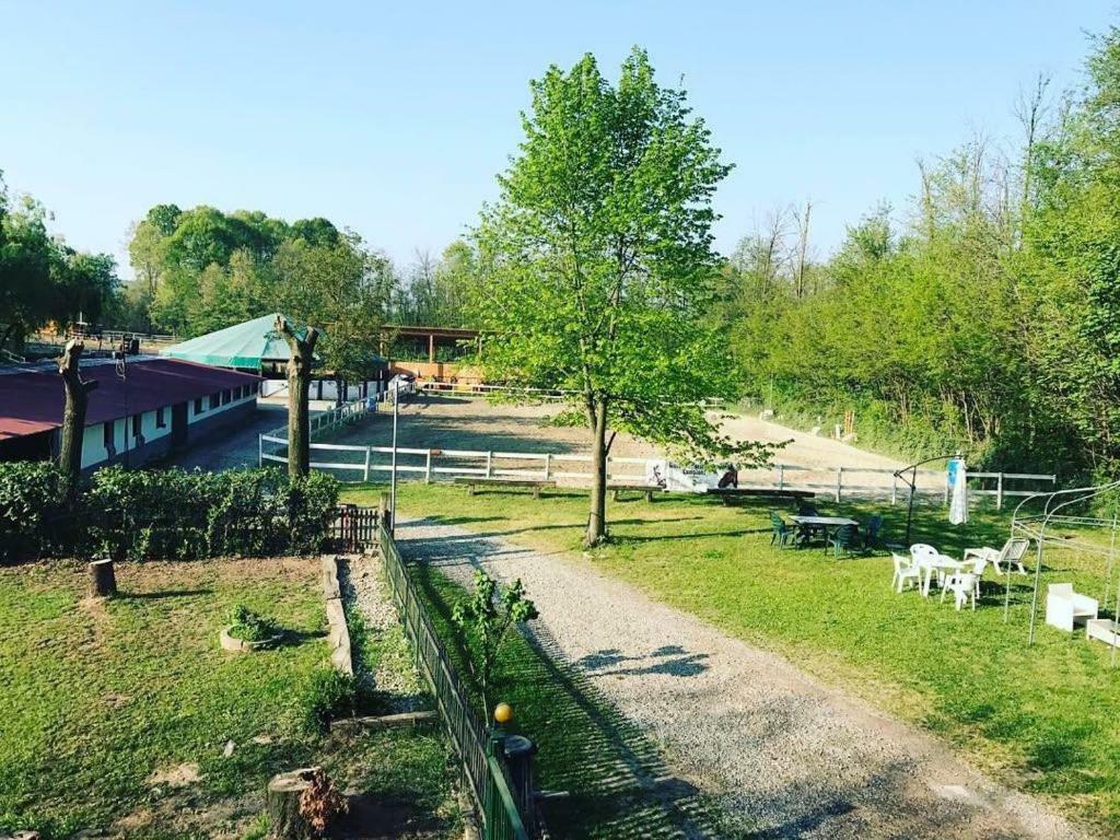 Agriturismo La Fornace Centro Ippico Como Eksteriør billede