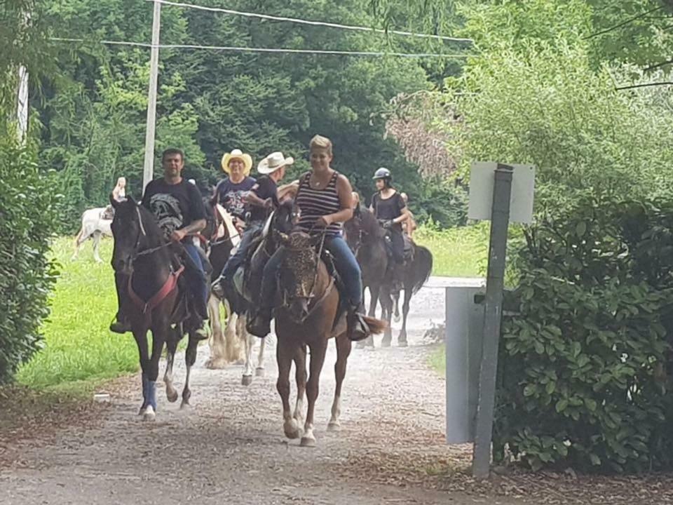 Agriturismo La Fornace Centro Ippico Como Eksteriør billede